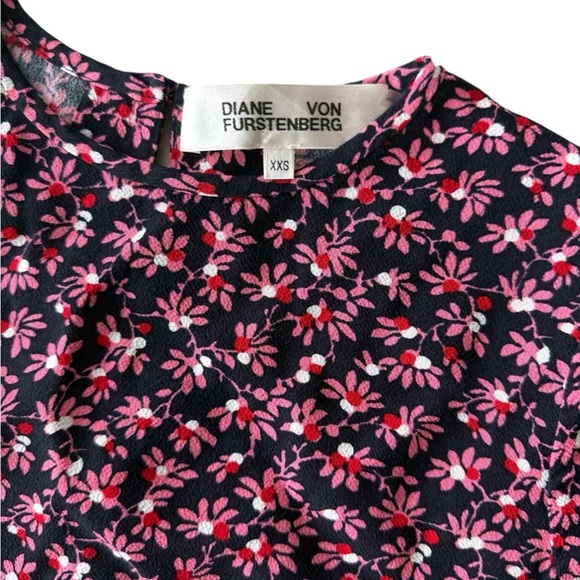 Diane von Furstenberg
Vines Petal Blouses XXS - Picture 3 of 7